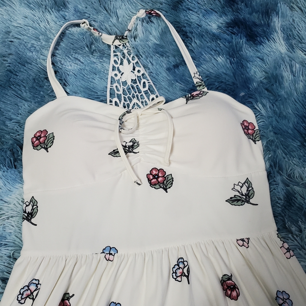 WHITE FLORAL SUNDRESS! - Picture 14 of 16